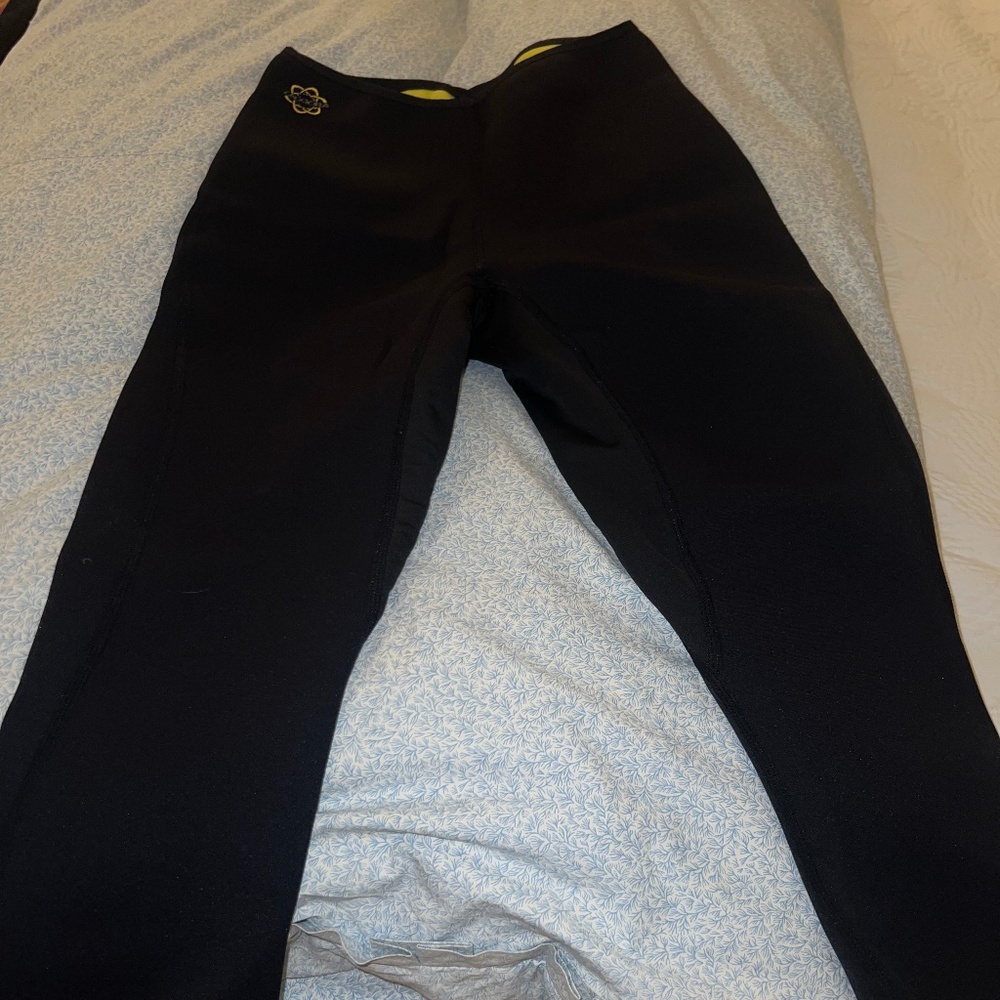 Zaggora Hot Pants Capri Black